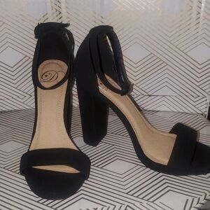 Delicious Elegant Black Heels with Ankle Strap